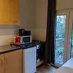 Holland Rd Service Studio