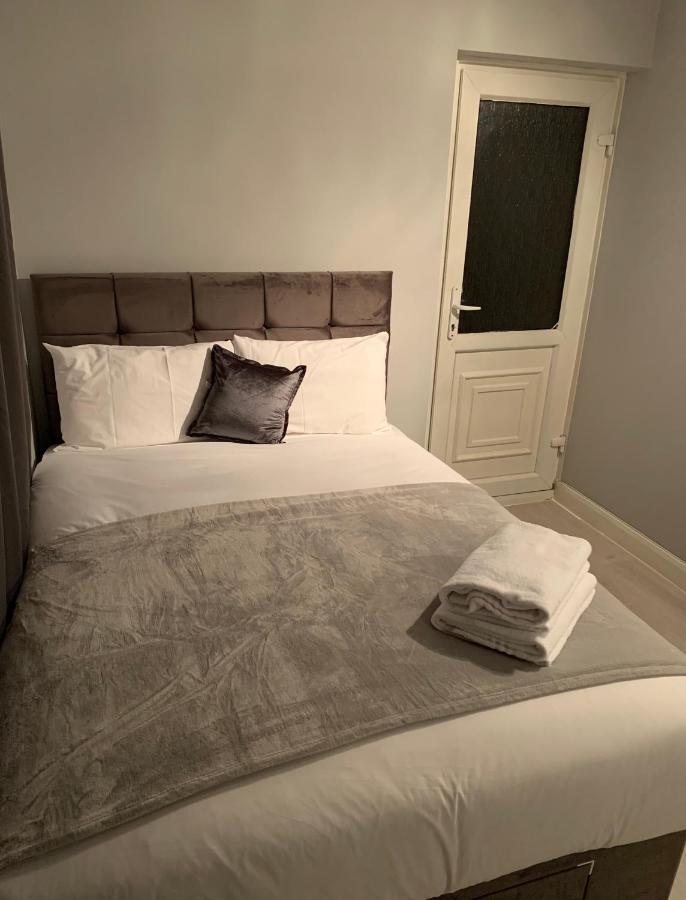 Holland Rd Service Studio Aparthotel *