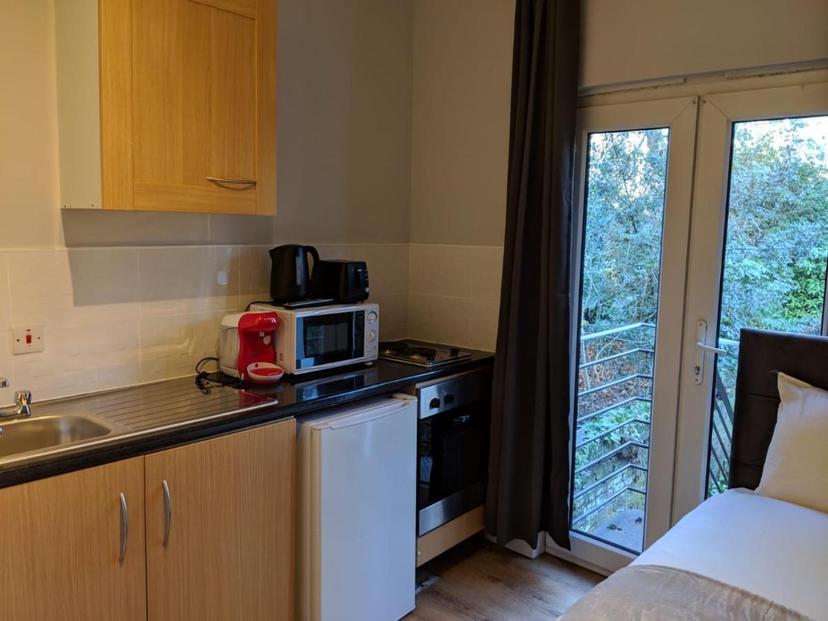 Holland Rd Service Studio London