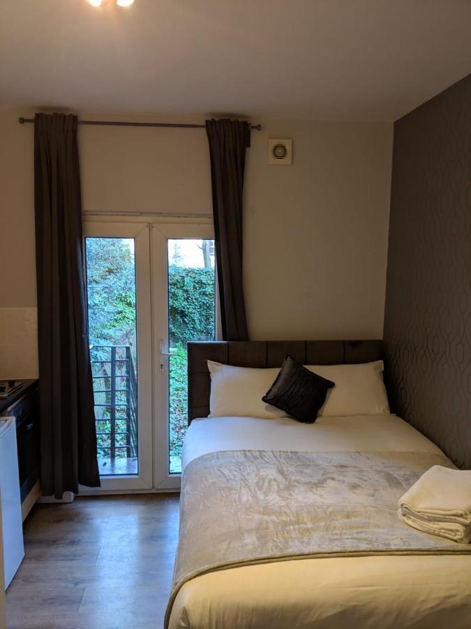 Holland Rd Service Studio Aparthotel *