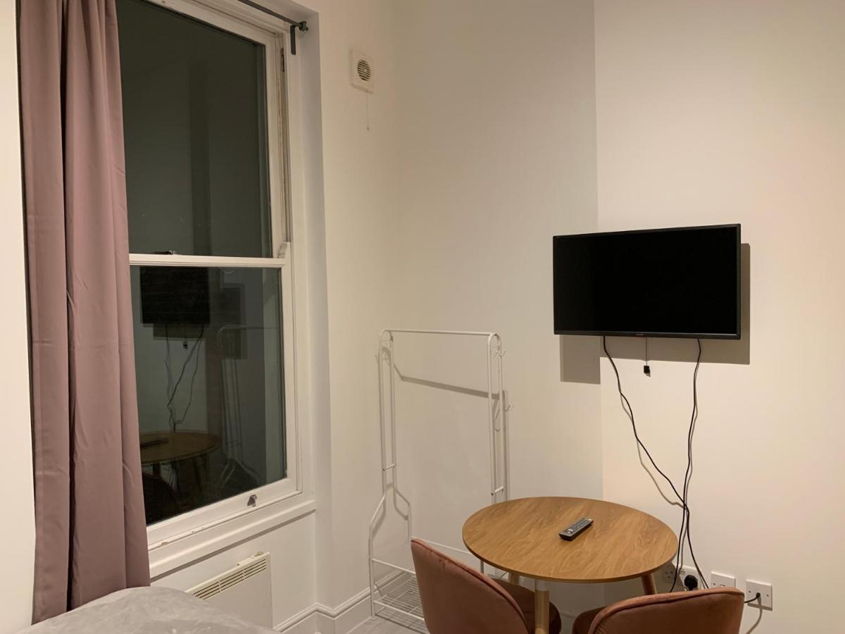 Holland Rd Service Studio Aparthotel *