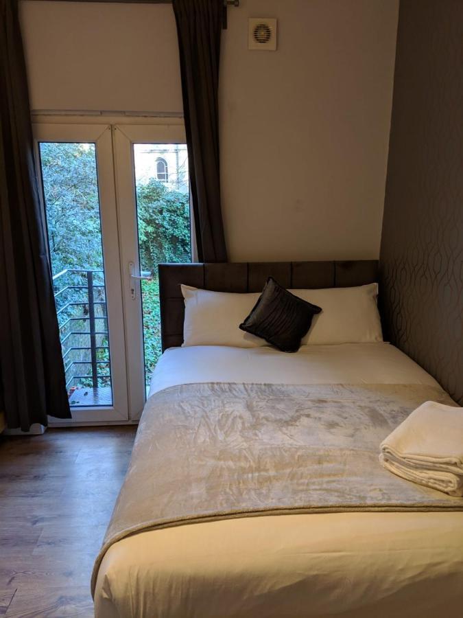 Holland Rd Service Studio Aparthotel *