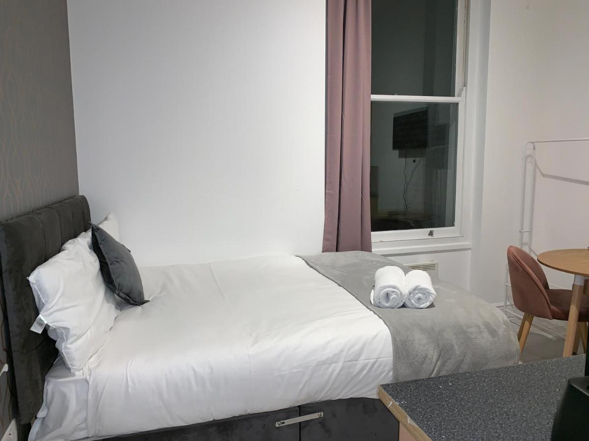 Holland Rd Service Studio London