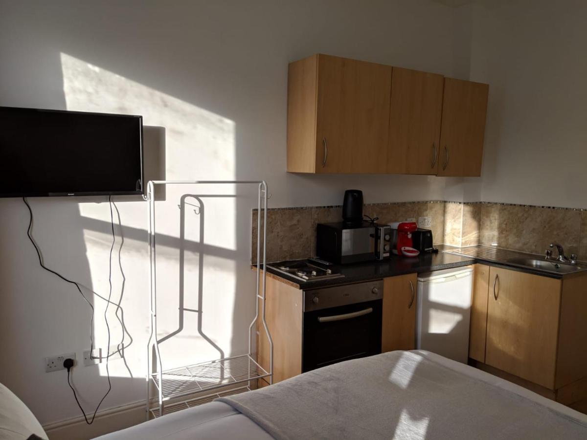 Holland Rd Service Studio * Londra